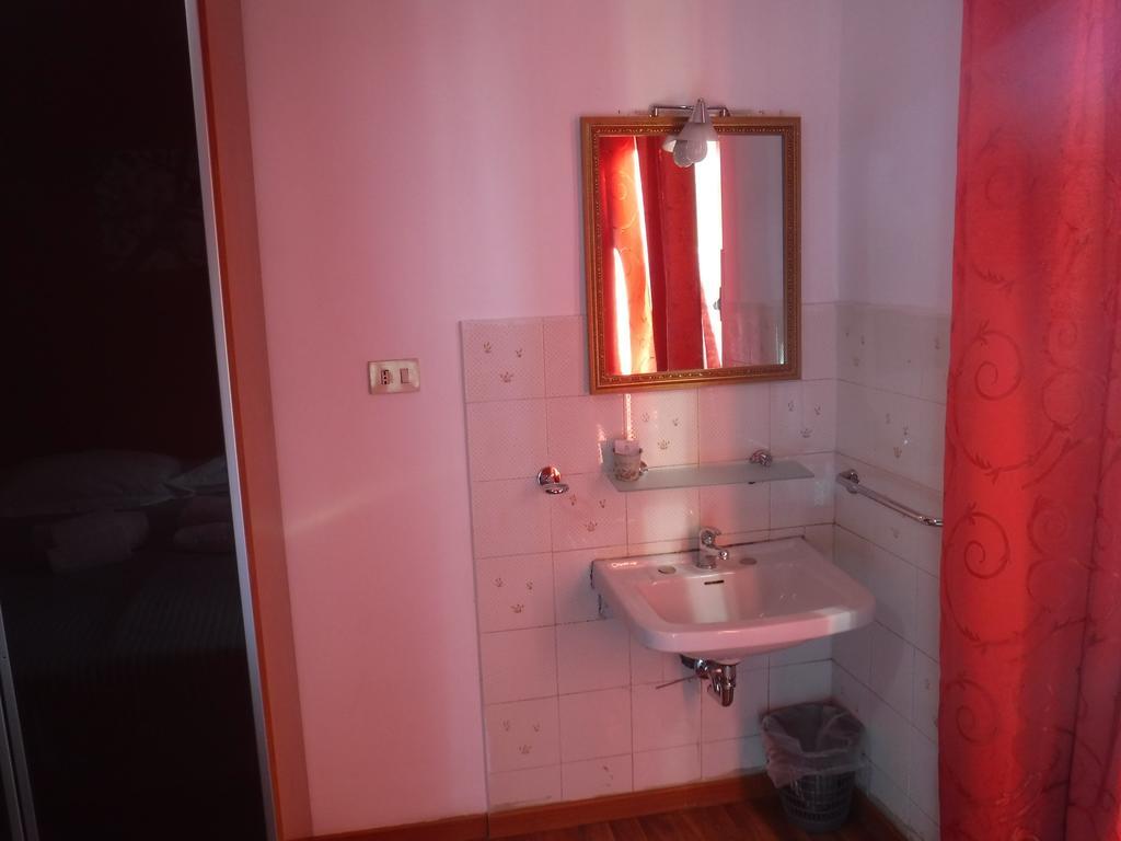 Ares Rooms Рим Номер фото