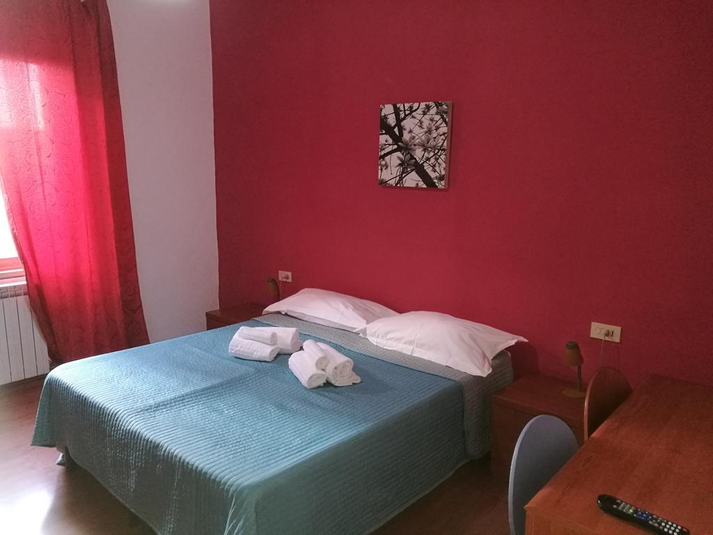 Ares Rooms Рим Номер фото