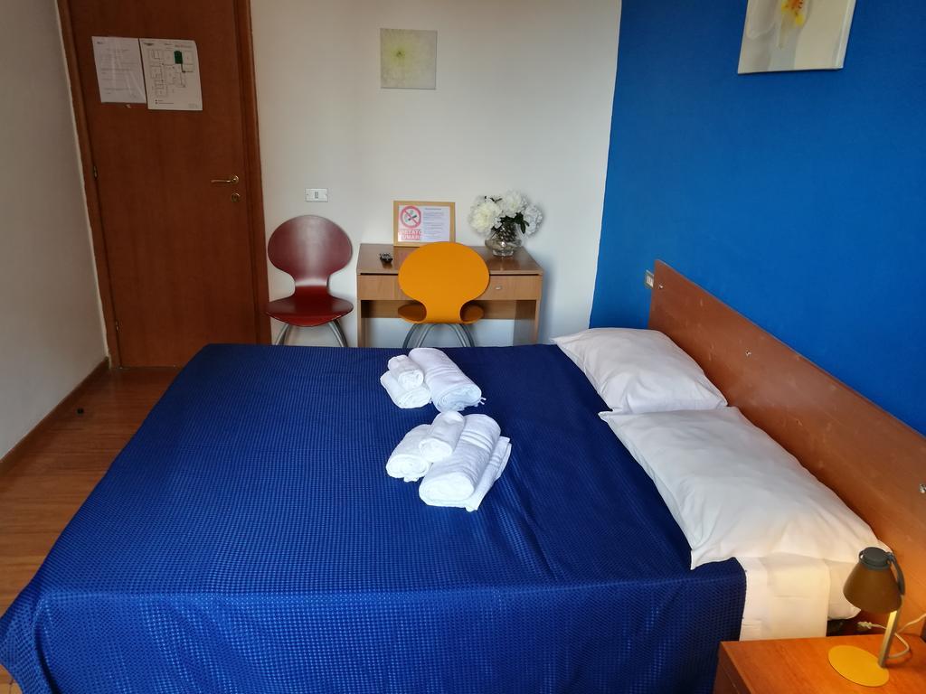 Ares Rooms Рим Номер фото